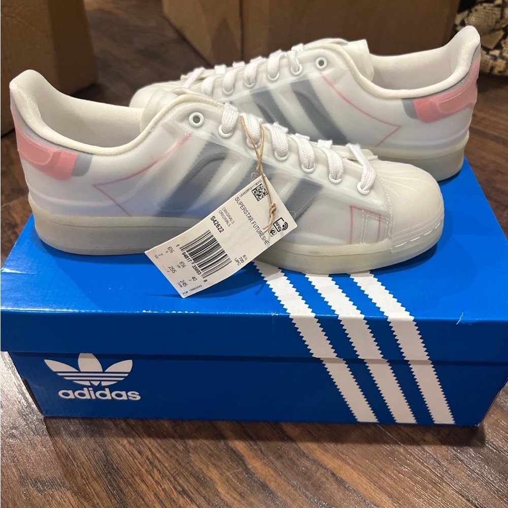 Adidas Superstar Futureshell 'White
Semi Solar Red' size women 7 brand new
